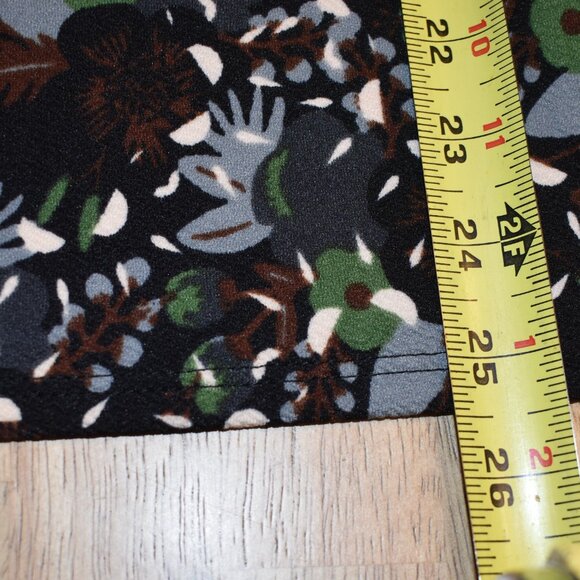 Large, Cassie Pencil Skirt $15 Made in the USA - Picture 2 of 8